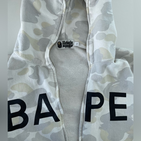 Authentic Bape full zip hoodie size fits like size M - Picture 2 of 7